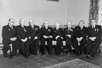 Группа старейших профессоров Московской Консерватории 19-XI - 1953 г. Сидят слева направо- Александров А.Н.