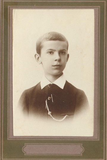 Василенко С. Н. Фото в возрасте 13 лет. Погрудный  фас